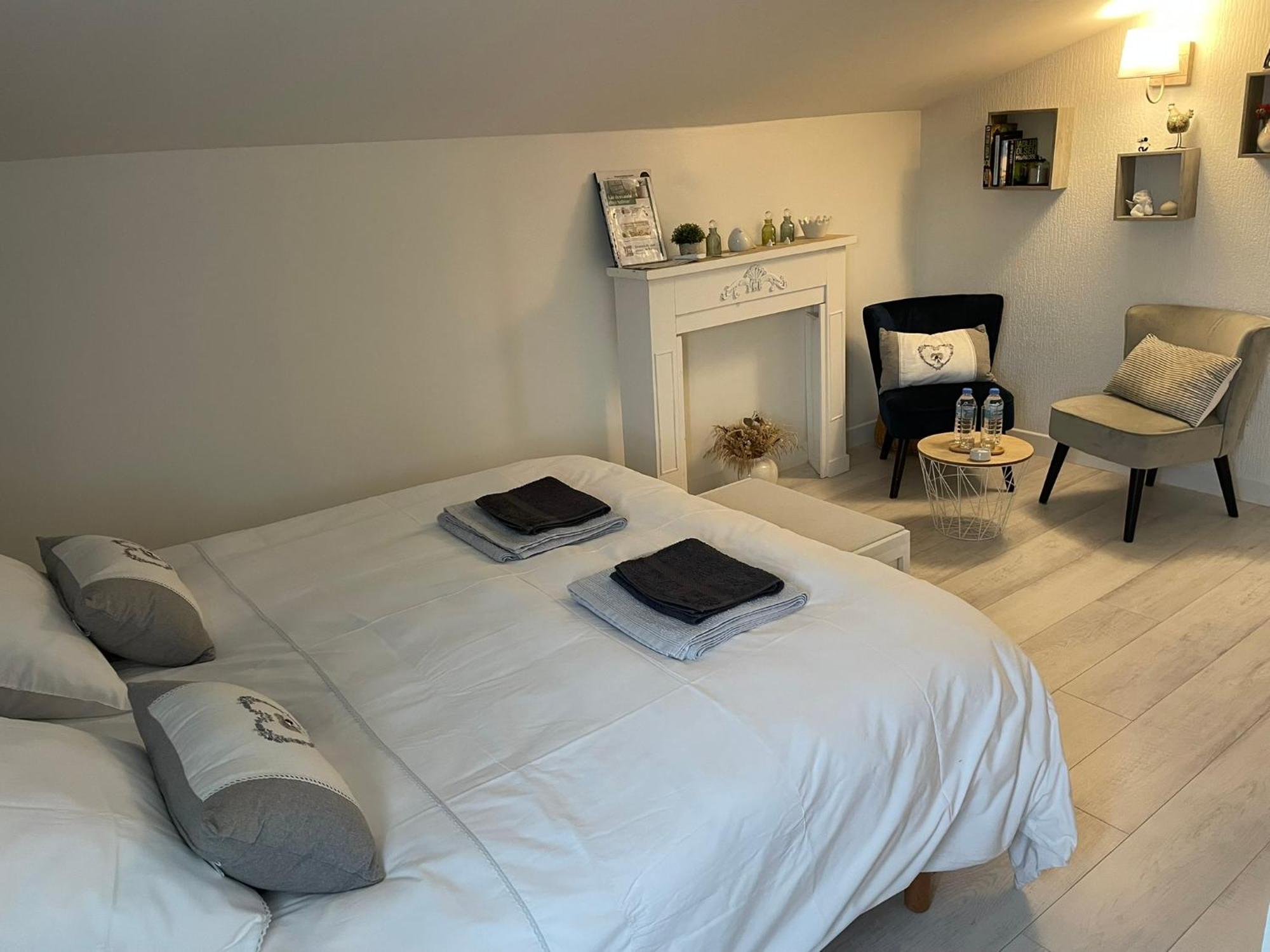 Bed and Breakfast Cocooning Chez Sabine Lavilledieu  Exterior foto